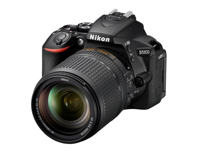 Nikon D5600 svart + AF-S DX Nikkor 18-140mm f/3,5-5,6G