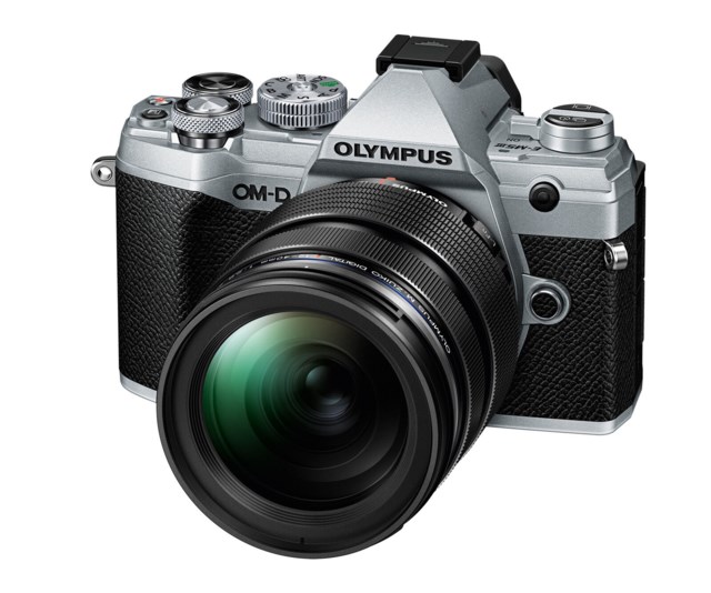 Olympus OM-D E-M5 Mark III silver + M.Zuiko ED 12-40mm f/2,8 PRO svart