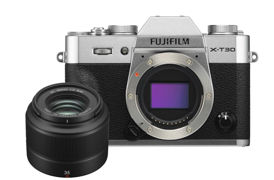 Fujifilm X-T30 kamerahus charcoal +Fujinon XC 35mm f/2 | Scandinavianphoto.se